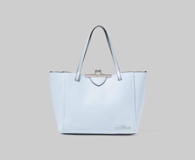  「蓝色」Marc Jacobs 2020年春夏款除开相机包，这种＂蓝＂用在包上也很漂亮