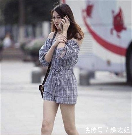 『前卫』街拍:修眉联娟的小美女,身穿红色的连衣裙,时尚前卫有活力