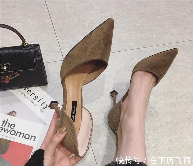 『漂亮』越是漂亮女人越爱穿细高跟鞋,如此大步流星的走,厉害了