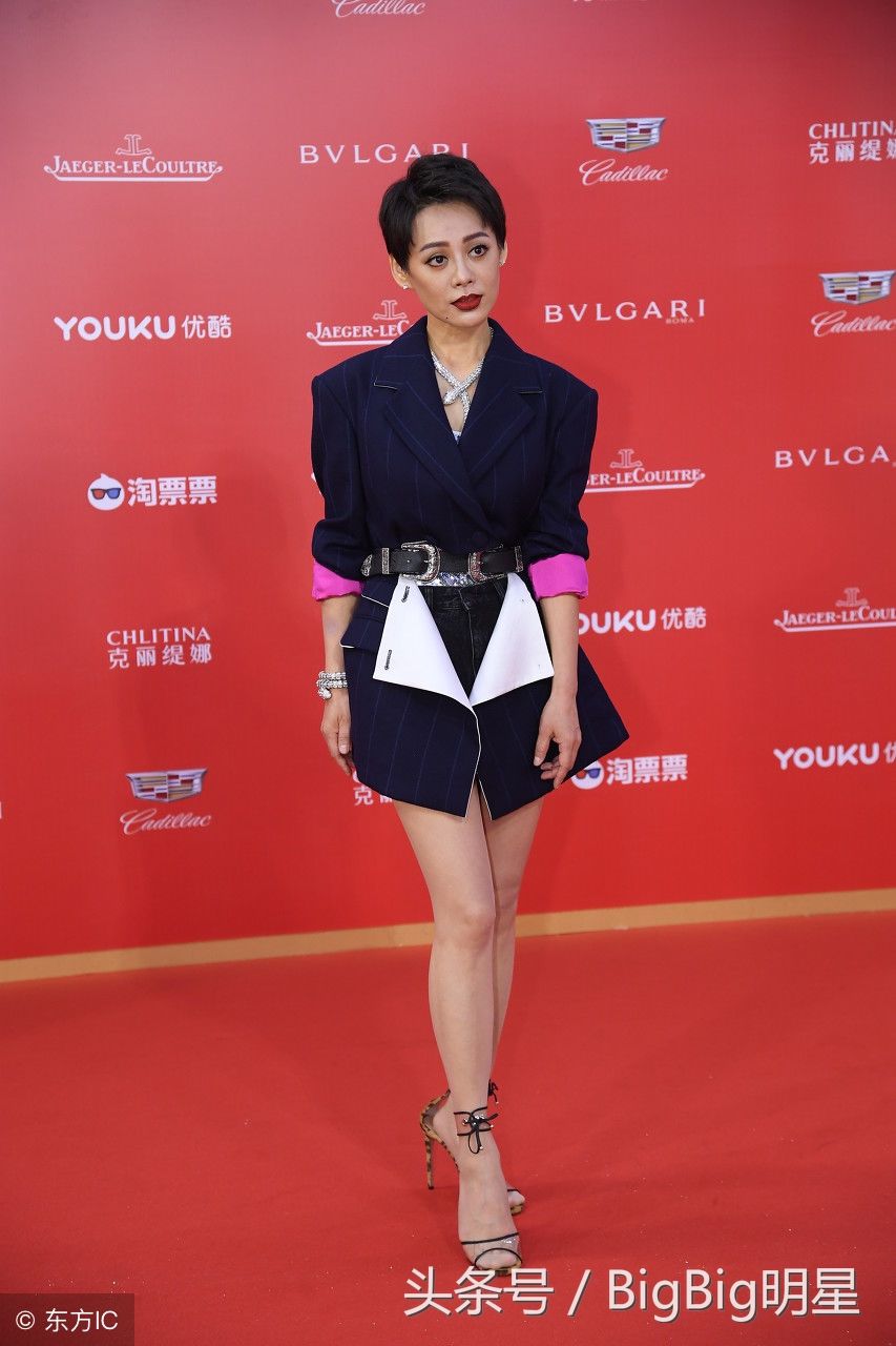 46岁宁静，脚踩高跟鞋，网友:很符合你的气质!