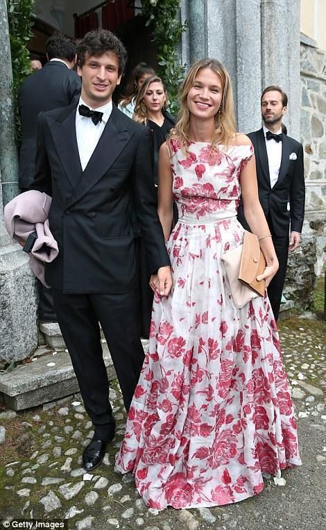 德国王子浪漫婚礼，王室名流齐聚，新娘一字肩婚纱太美，堪比梅根