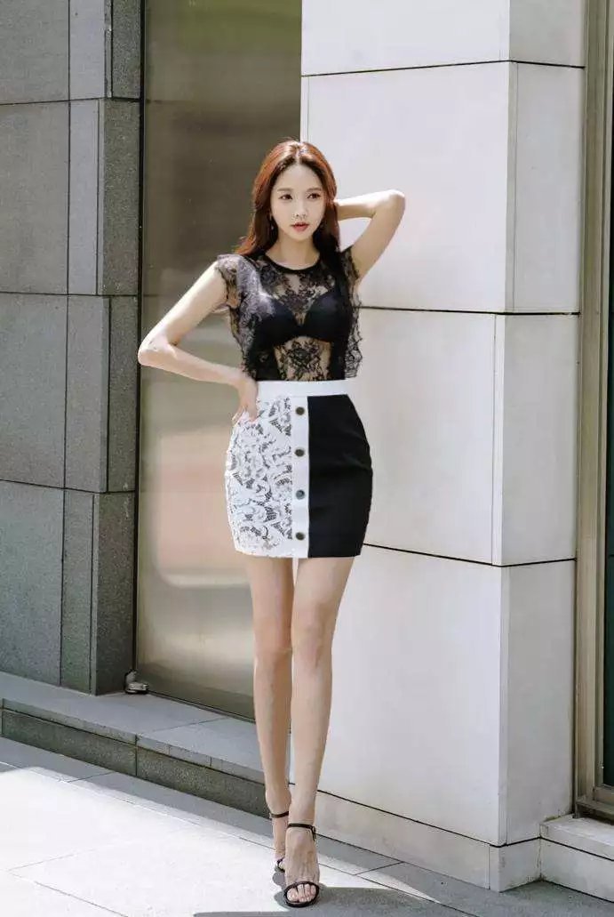 街拍：优雅蕾丝是对成熟女性美好的定义