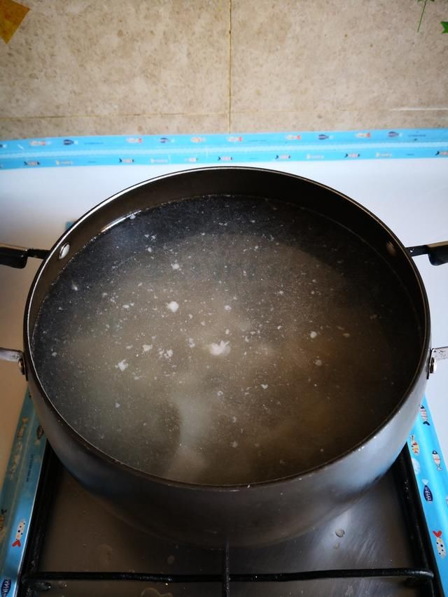  「淡斑」她48岁却像28岁，原因竟是每天吃“它”，祛除淡斑，皮肤紧致