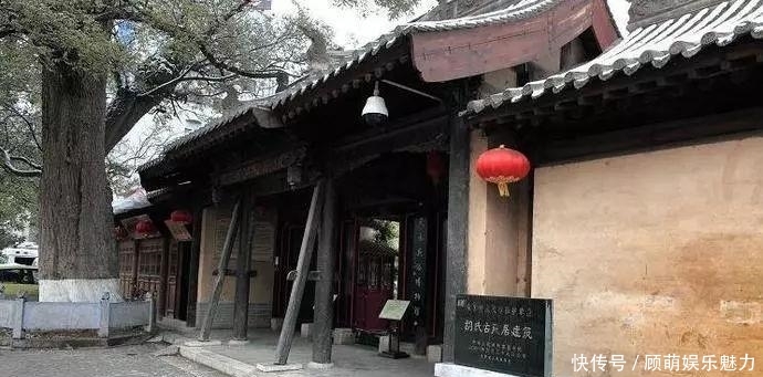 #暗藏#400年前的民宅,竟暗藏地下石室发现百箱金银和百坛好酒!
