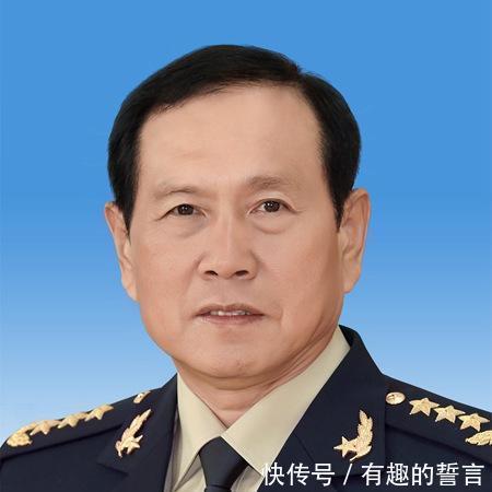 新一届五名国务委员中有一人身着戎装,更厉害