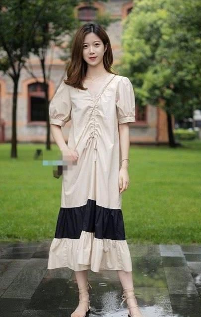  [气质]街拍：秀丽端庄的美女，一条黄色的连衣裙，时尚清爽气质迷人