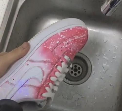 回头率飙升的“变色鞋”，基本没什么人穿过，你要不要来一双？