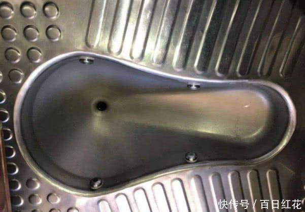 火车厕所的粪便直接排到铁轨上，不嫌脏吗？看完才知自己多想了