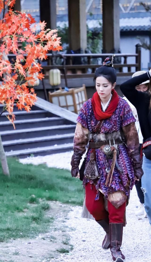  『于正』她22岁成杨蓉同企业小师妹，今穿一袭绒毛戎装，束发更显秀气