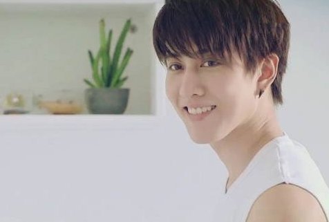  #明明#3位年纪轻轻就当上爸爸的明星，明明可以靠颜值，非要在家奶孩子