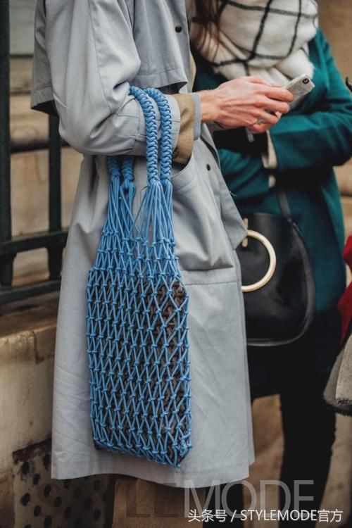 秋季的质感系蓝色单品，让你美出新高度！