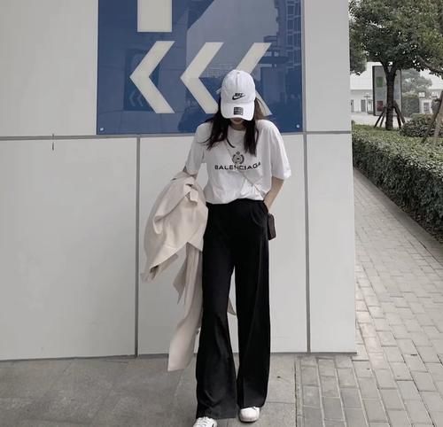 『特别』2020年流行的西装阔腿裤,“这样穿”显瘦又百搭,秒变腿精女孩!