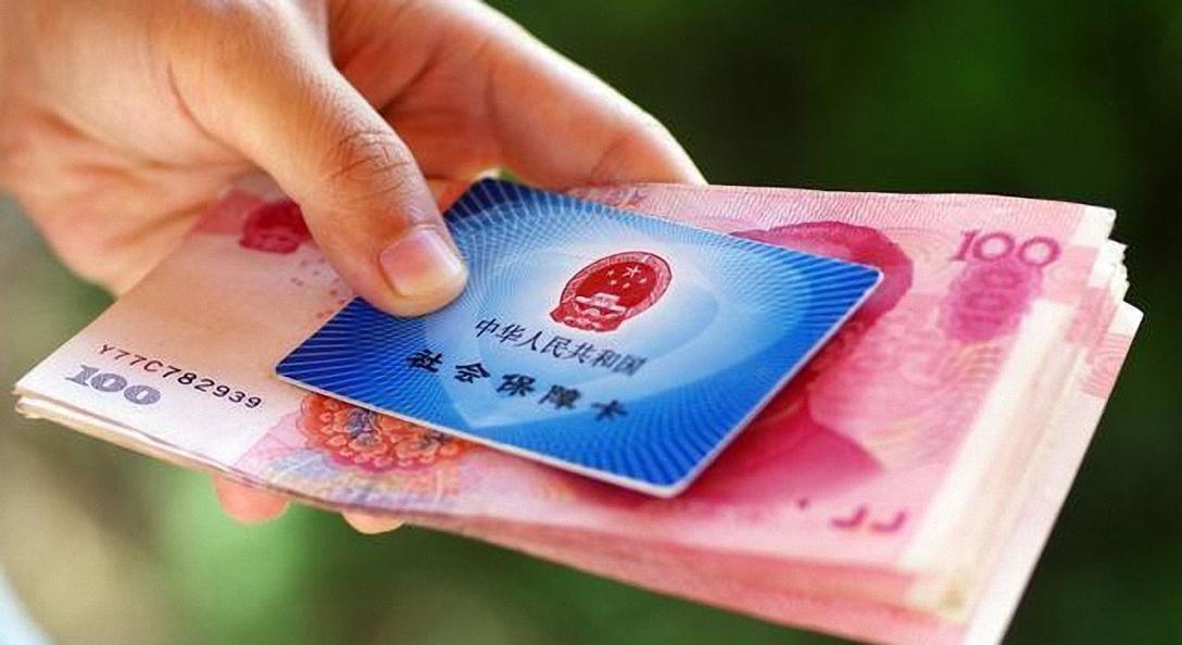 我2018年12月退休，事业正科35年工龄，2019年养老金能涨多少钱？