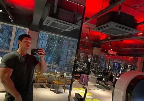 「洋火」193CM“肌肉版”杨洋火了，这颜值大长腿让网友不淡定了！