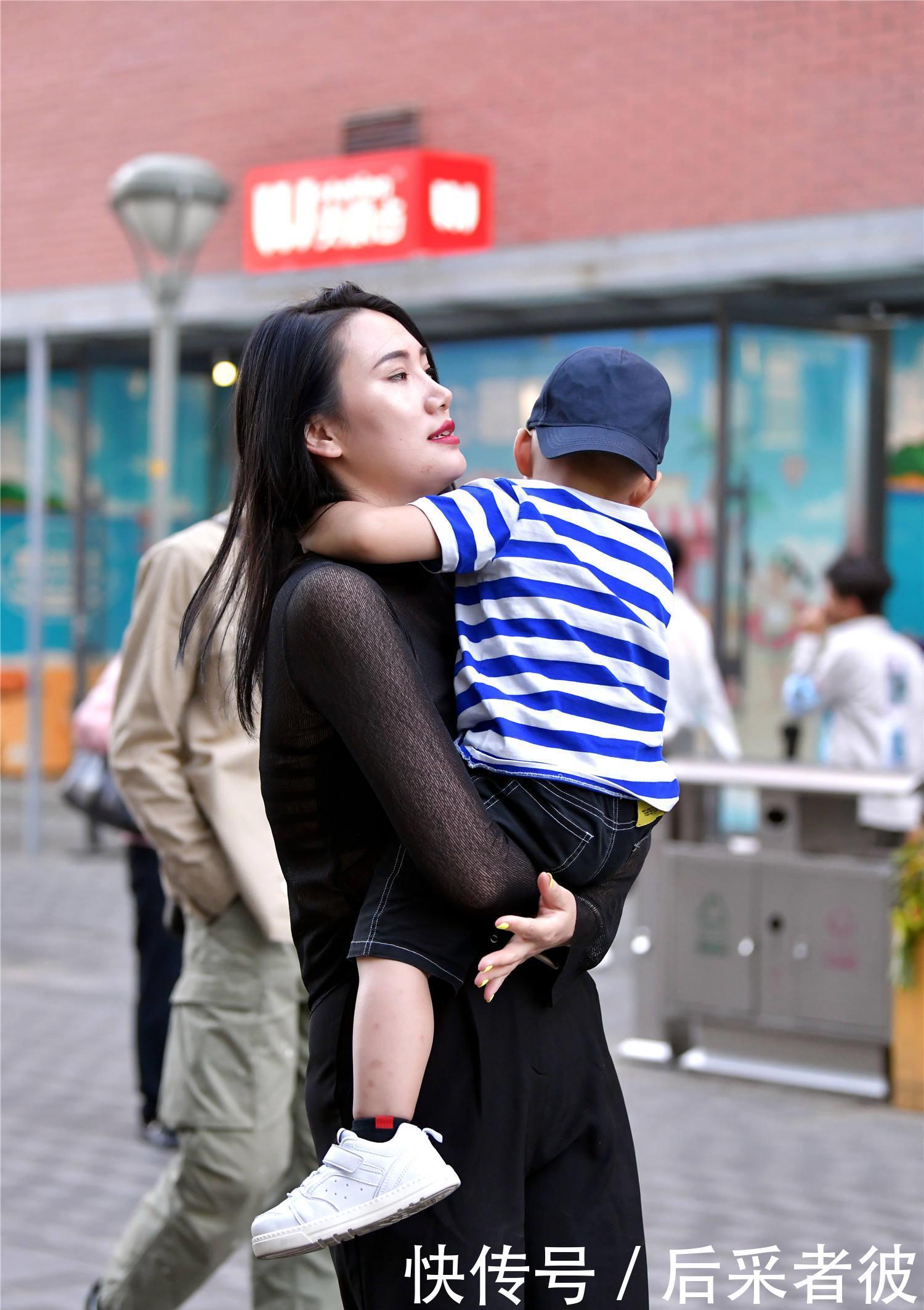 【孩子】美女有了孩子,身材还保持得这么好,很让人羡慕