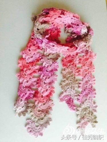 钩针编织教程图解 网红经典段染色三角形钩针披肩围巾大全 美极了