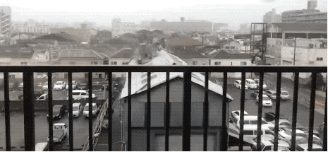 日本末日台风这一幕看哭国人,她不完美,可我爱她