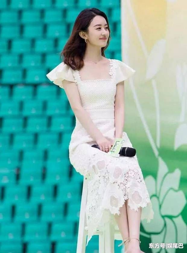 赵丽颖穿过白色礼服盘点,每件穿上都美如白天鹅,尤其是第六件