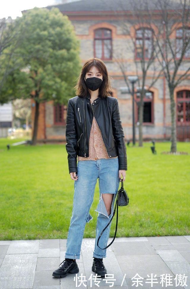 「美女」路人街拍,美女白衬衫搭配米色裙子,轻松秀出靓丽身姿