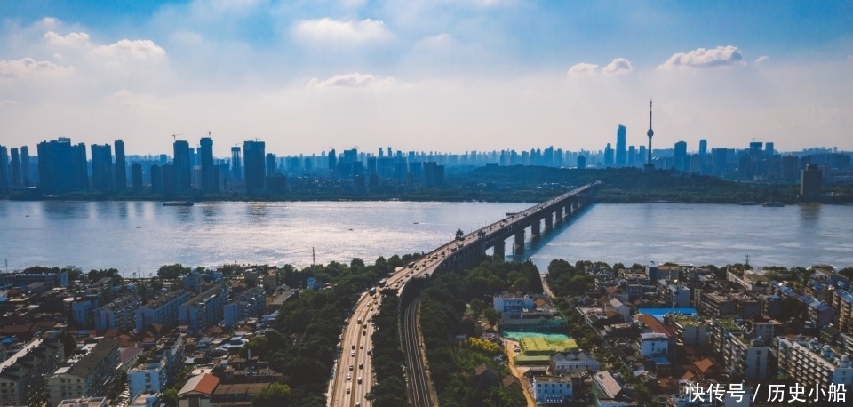 多面武汉,多面江城,比起“武汉”,我更乐意称她为“江城”