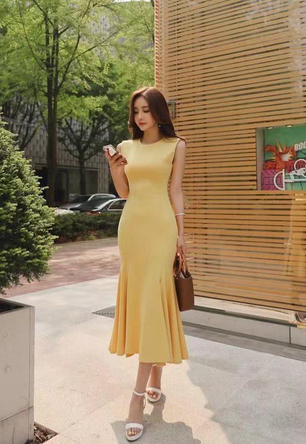 街拍：明艳光鲜的小姐姐，光鲜靓丽很不一般！