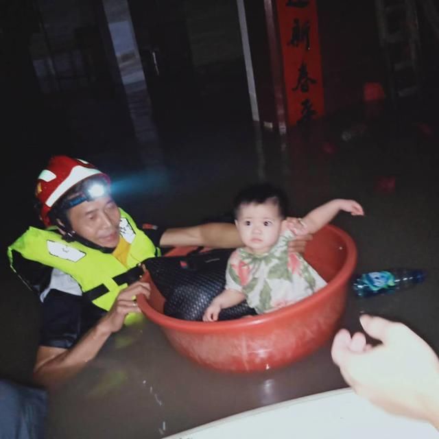 暂放下范冰冰、杨紫，寿光、汕头的这几条求救消息看哭几十万人