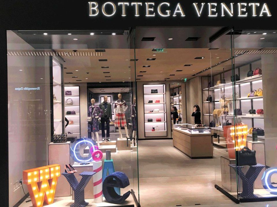 亲身示范丨原来真的可以在试衣间自拍出时尚芭莎封面!