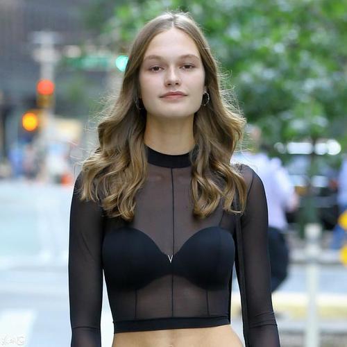 维密超模Ophelie Guillermand亮相 画面好不养眼