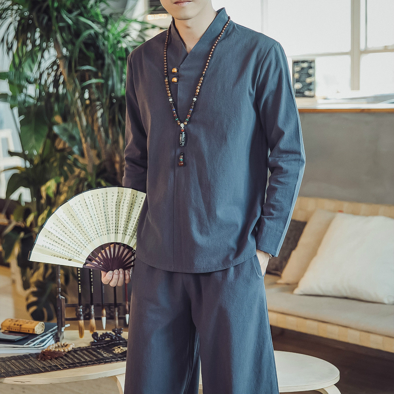 男人到了56岁，出门千万别穿太土，瞧瞧下图，让人一见眼前一亮