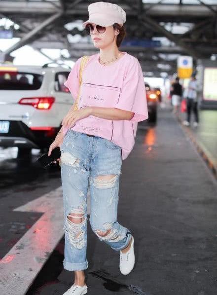 42岁马伊琍真会穿！一袭粉色长裙显小20岁，网友：比姚笛美