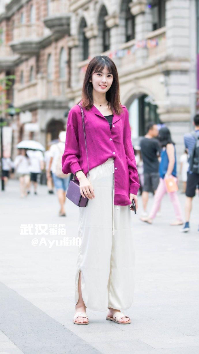 街拍:穿对露肩装，分分钟美出新高度