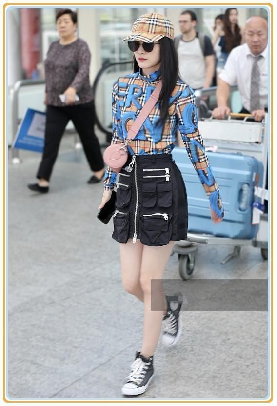 当阚清子与张雪迎同穿一件格子衫，才知道街拍和抓拍的差距有多大