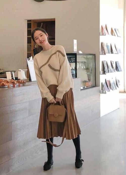 『深蓝色』学会针织衫的“3部曲”,一件就可以过完春天