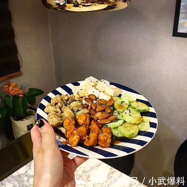 40岁辣妈身材完爆18岁少女,翘臀马甲线诠释健身女人有多美!