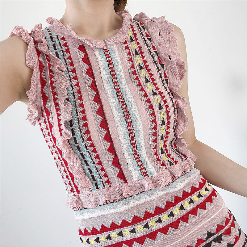 35岁老婆穿包臀裙+高跟鞋，显白鲜嫩像22岁少女，魅力挡不住