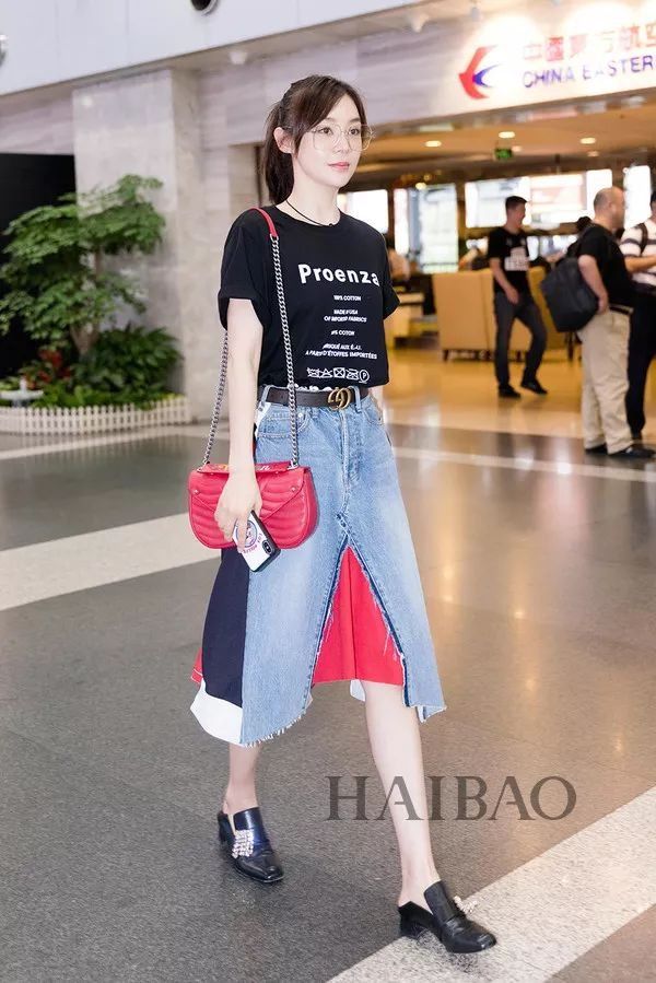 瘦回巅峰的赵薇年轻10岁!白百何这脸是怎么了?【海报街拍】