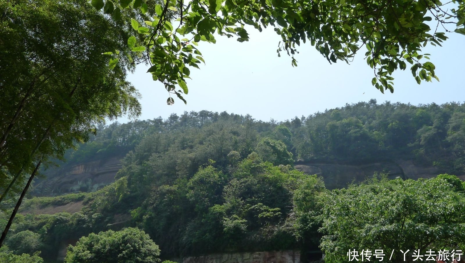 四川有个世界上最长的卧佛，长达170米，形成天为房，地是床景观