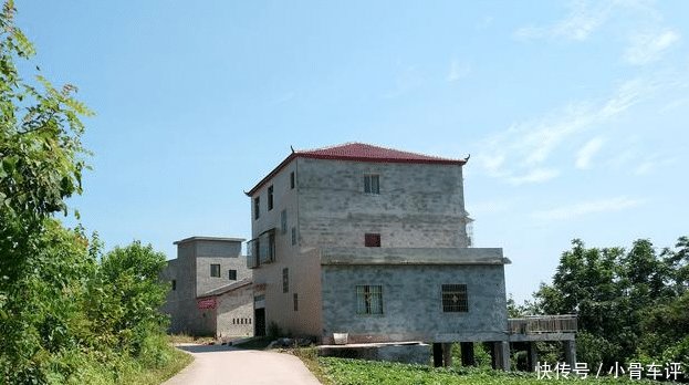 花40万在农村修房的都是“傻子”这3种农民，逞强买房将难翻身