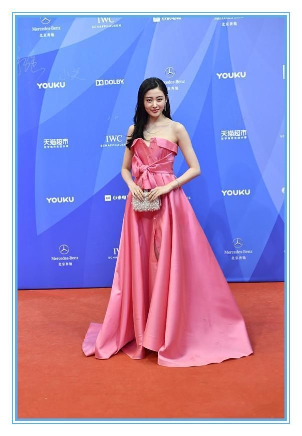 张天爱不过是换了个发型，竟像换了张脸，网友：还以为你整容了呢