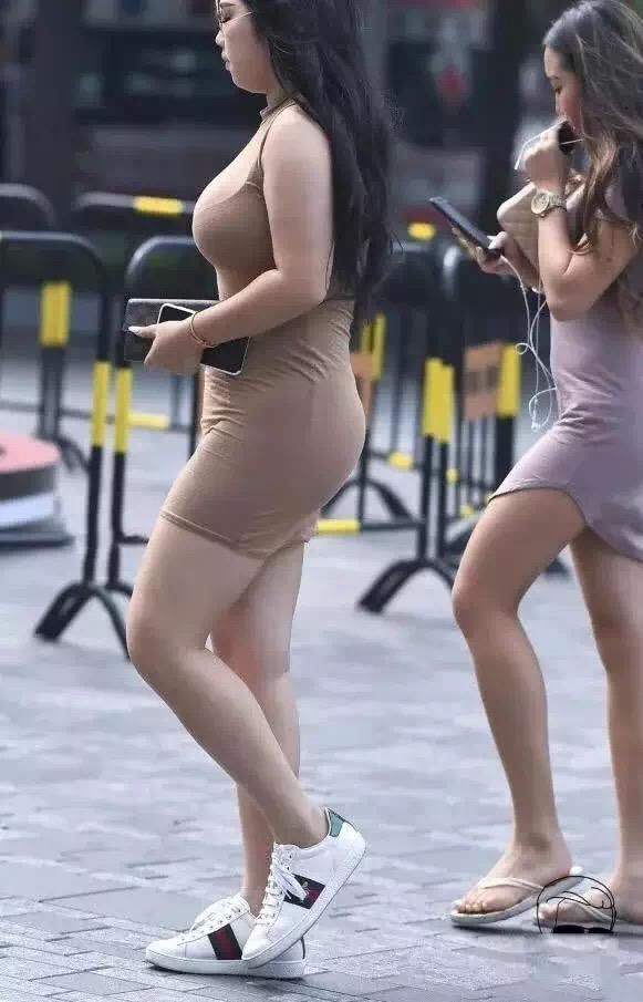 街拍丨你喜欢哪种身材的妹纸?丰乳肥臀还是~