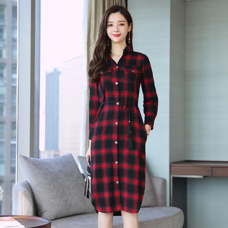 洋气女人都在穿这样的秋季女裙了，搭配高跟鞋也是超级美呢