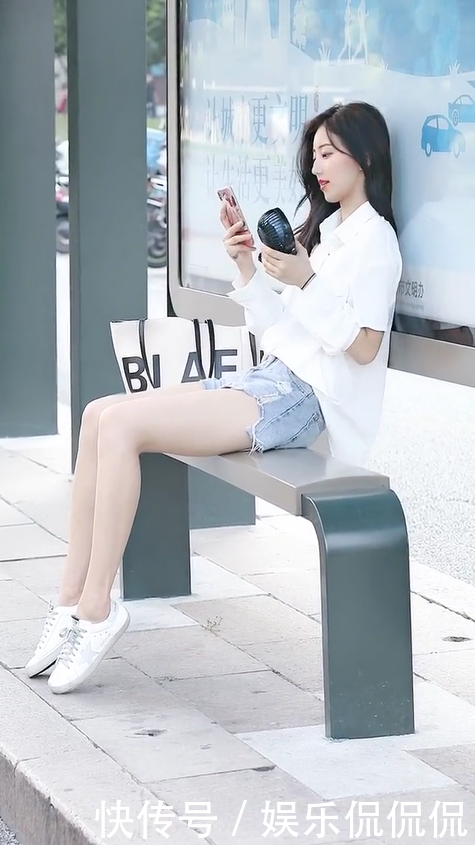  【美女】等公交的长腿美女，简直就是仙女一枚