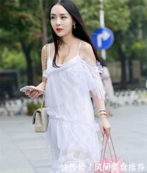 女人|时尚美女街拍:俏皮可人的美女,尽显女人窈窕身姿