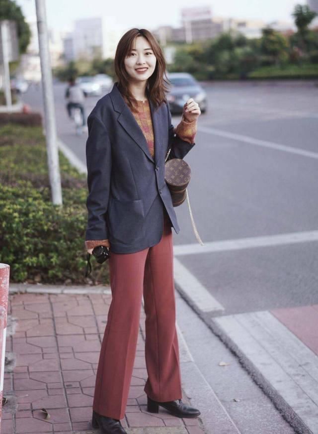  『气质』无美颜的路人街拍：小姐姐各个肤白貌美大长腿！穿搭好有明星气质