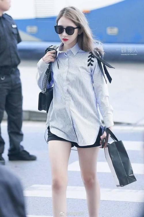 166周洁琼和164孟美岐秀美腿,网友:腿长人美!