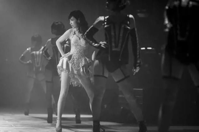 51岁的周慧敏美成了少女偶像 我儿时的玉女掌门人真的永远不会老