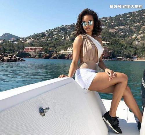 98年姆巴佩厉害了！绯闻女友性感如野猫，网友：小伙艳福不浅！