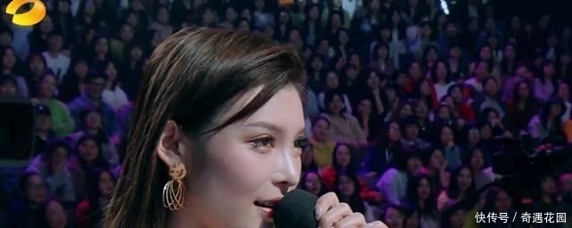 #表白#女观众在《向上》当场表白,看清王一博的表情,网友疯狂截图