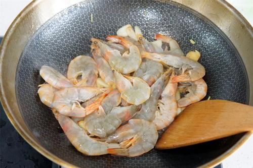  『比油』大虾用上这做法，比油焖大虾还香，鲜香酸甜，孩子爱吃不挑食了