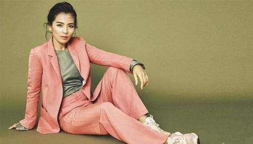 刘涛私下里的装扮也是美人，要不怎么能抓住王珂老板的心呢？